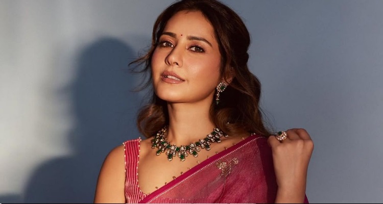 Famous South Actress Rashi : स्टारडम को अपने करियर का एक 