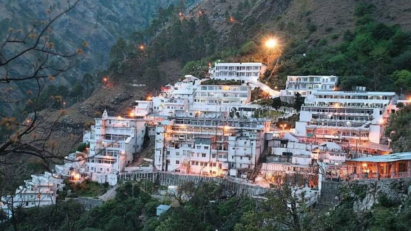 माता वैष्णो देवी जाने वाले श्रद्धालुओं की बढ़ाई गई सुरक्षा, 