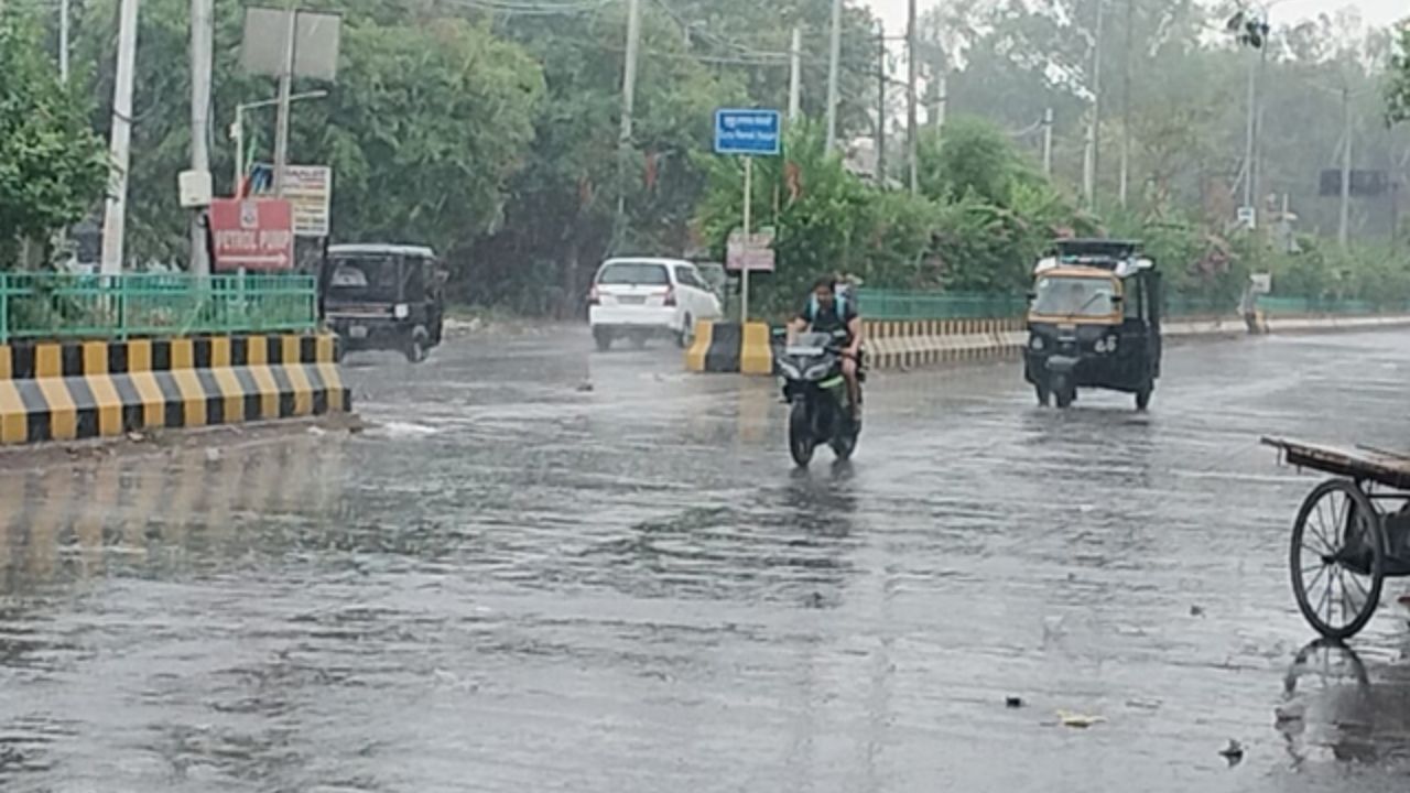 जालंधर में झमाझम बारिश से मौसम सुहावना, 