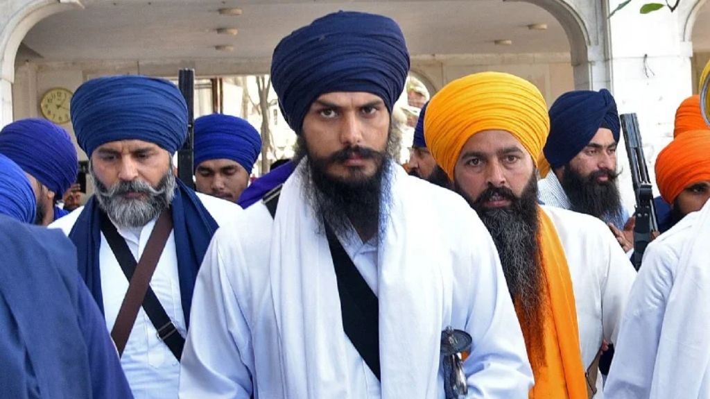 अमृतपाल की मदद करने के आरोप में जेल सुपरिटेंडेंट अरेस्ट, 