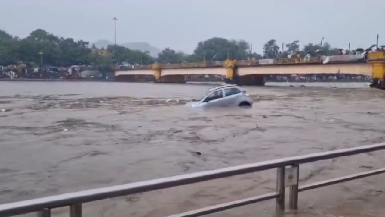 हरिद्वार में गंगा ने दिखाया रौद्र रूप, 