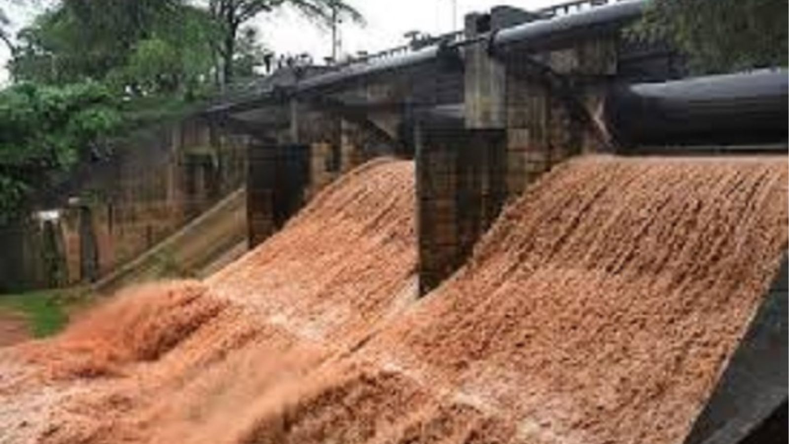 सुखना लेक के खोले गए Flood Gate, 
