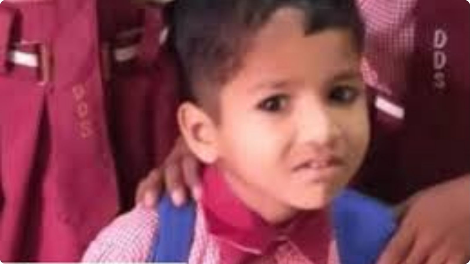 नर्सरी क्लास के बच्चे को चुप कराने के लिए टीचर ने मारा थप्पड़, 
