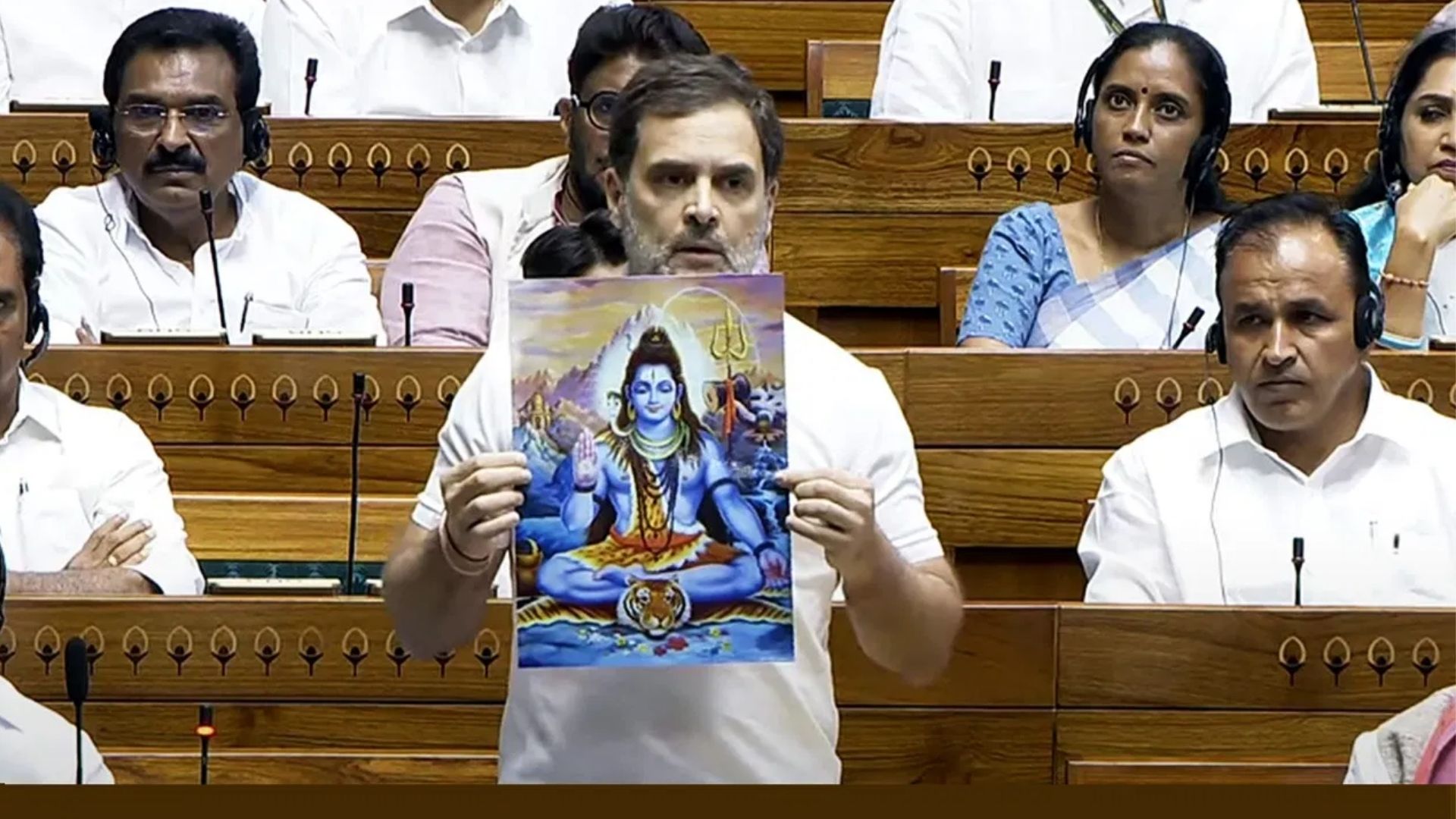 राहुल गांधी ने सदन में हिंदू कहा तो...मच गया बवाल