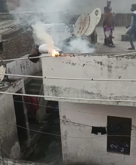 ब्रेकिंग-हाईवोल्टेज तारों की चपेट में आया नौजवान, 
