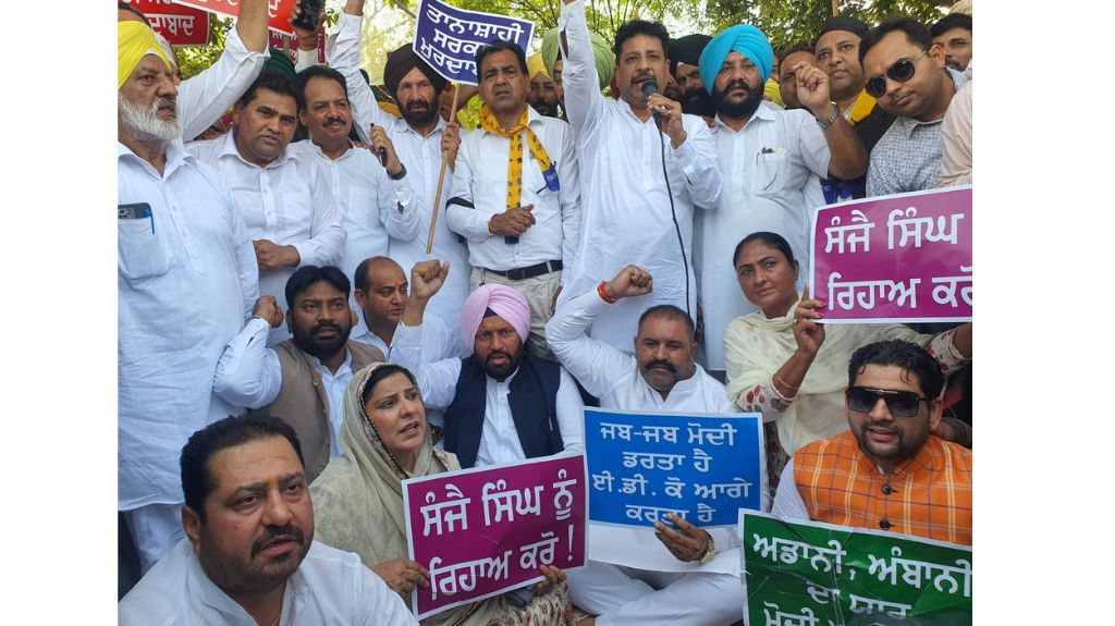 MP संजय सिंह की गिरफ्तारी के खिलाफ सड़क पर उतरी AAP