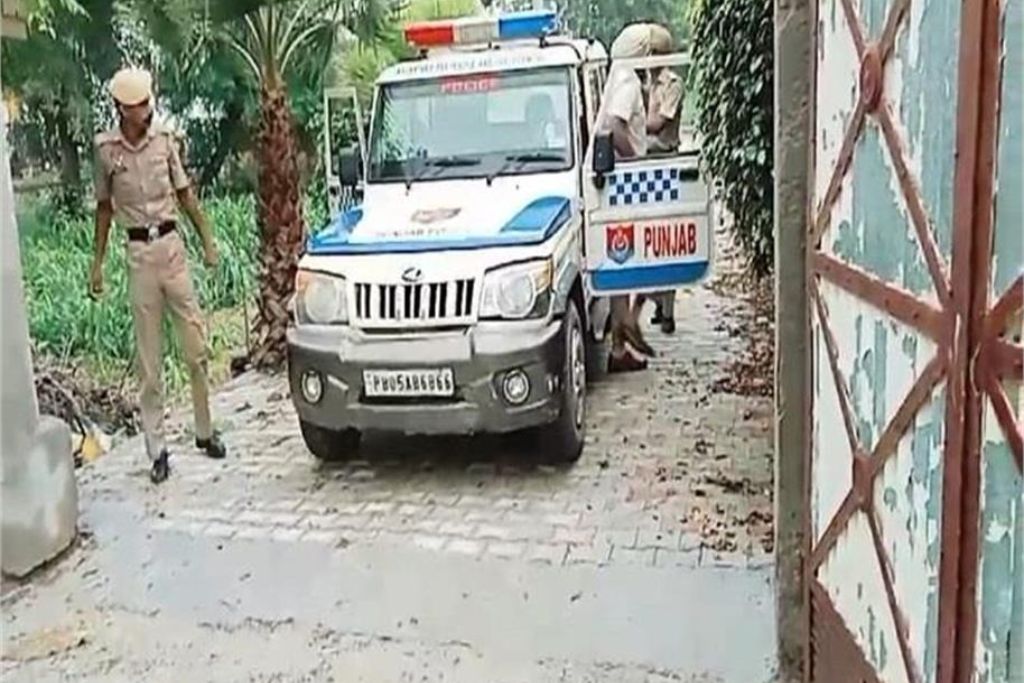 Gangster लखबीर लंडा के साथियों के ठिकानों पर पुलिस की Raid, 