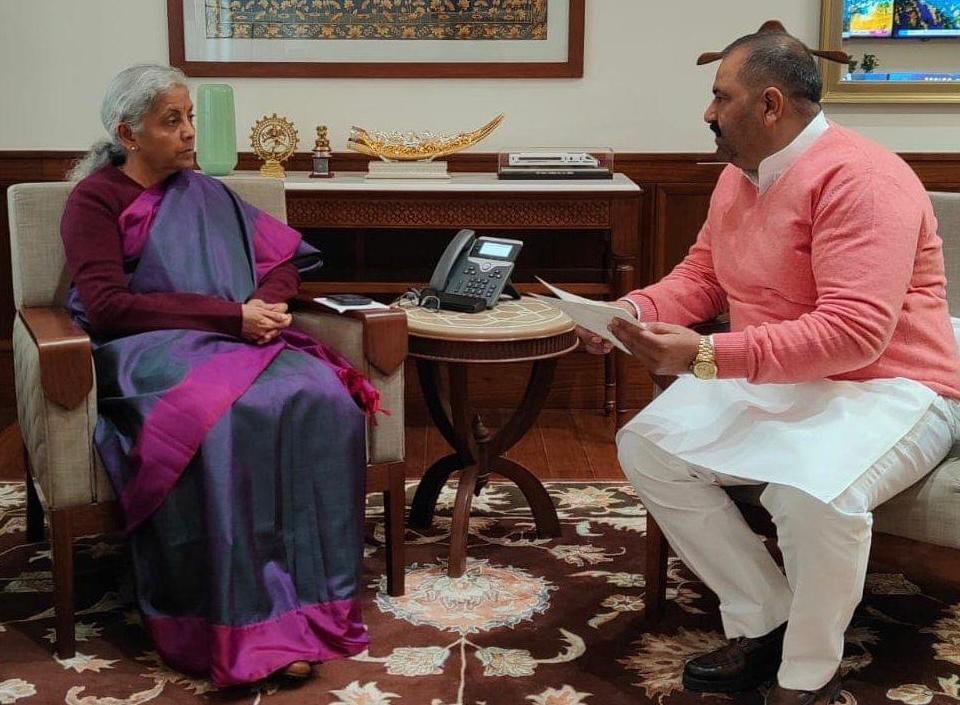 खेल उत्पादों पर जीएसटी कम करने के लिए सांसद सुशील रिंकू मिले 