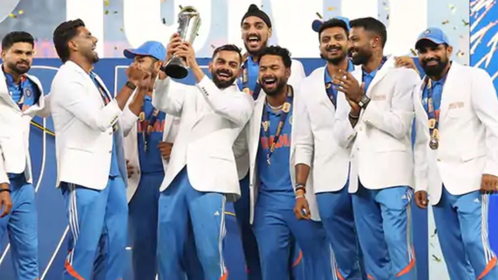 IPL से पहले भारतीय टीम के खिलाड़ियों पर पैसों की बारिश, 