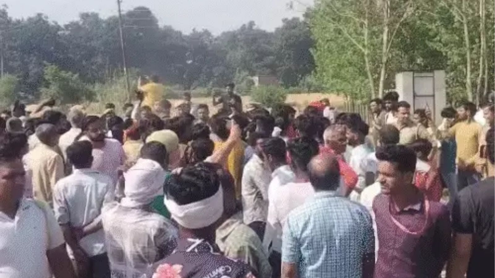 UP की पटाखा फैक्ट्री में हुआ बड़ा धमाका, 