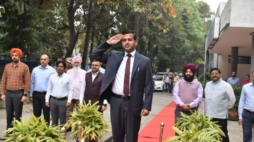 जालंधर के 65वें DC के रूप में हिमांशु अग्रवाल ने संभाला चार्ज, 
