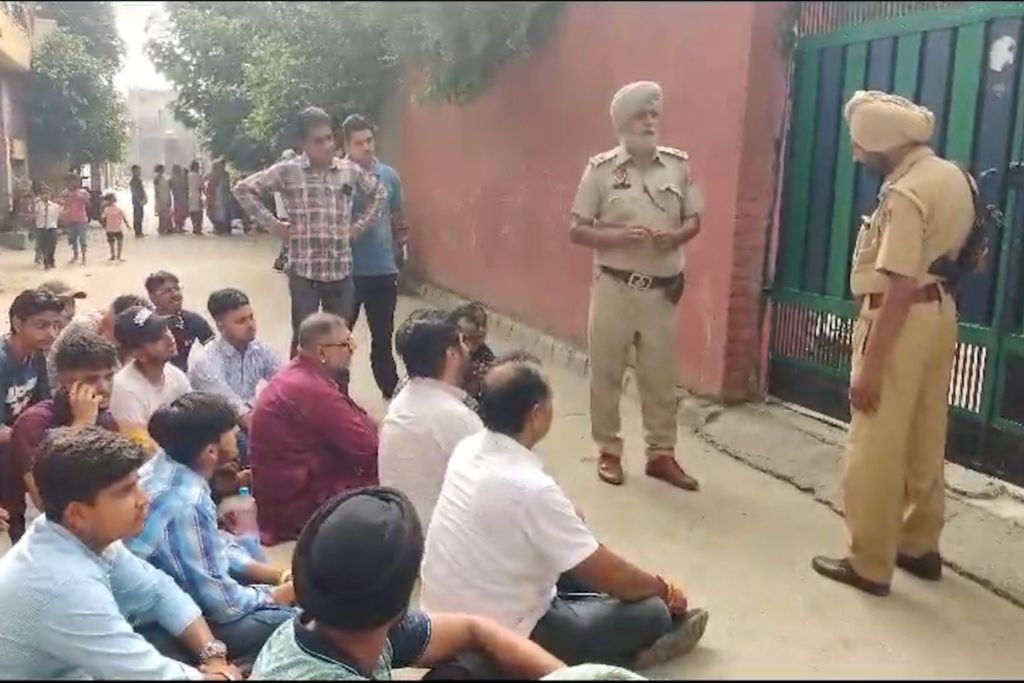 लुधियाना में स्टूडेंट ने तीसरी मंजिल से लगाई छलांग, 