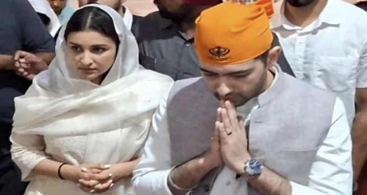 Golden Temple में नतमस्तक हुए राघव चड्ढा और परिणीति चोपड़ा, जल्द करने वाले हैं शादी