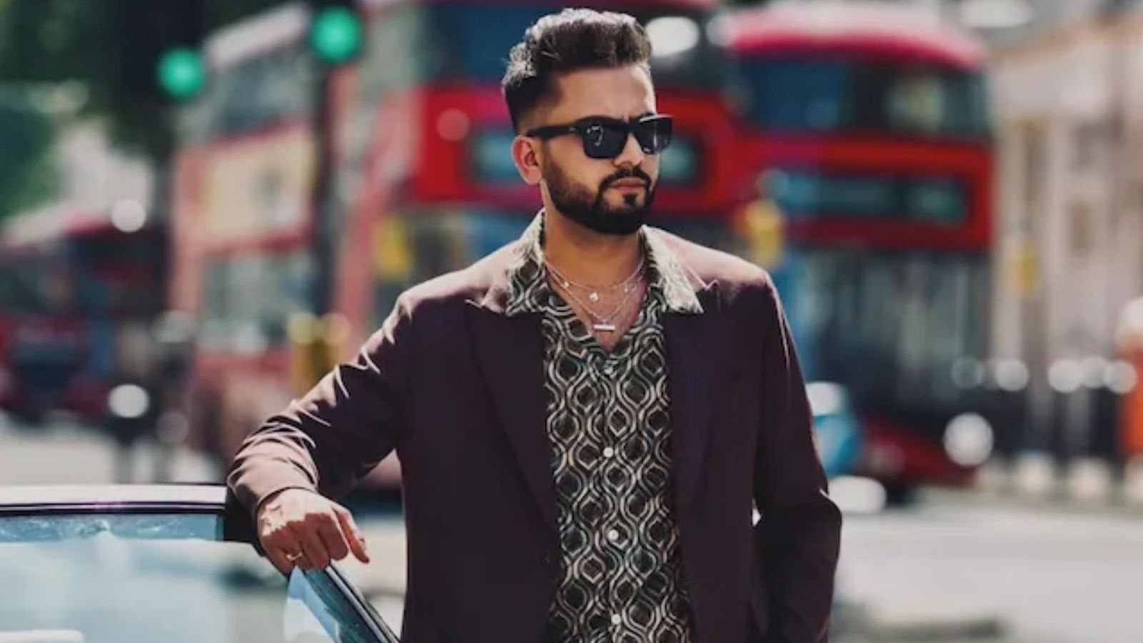 Elvish Yadav के घर पर सुबह-सुबह बाइक सवार बदमाशों ने बरसाईं गोलियां,