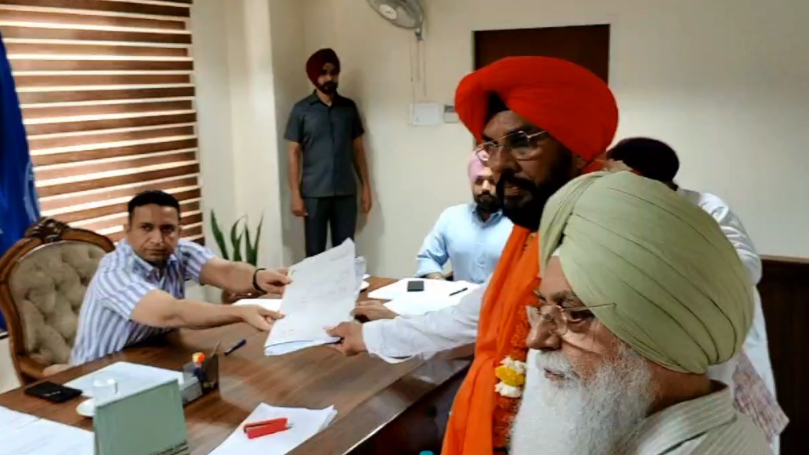 कुलदीप धालीवाल ने अमृतसर से भरा नामांकन, 