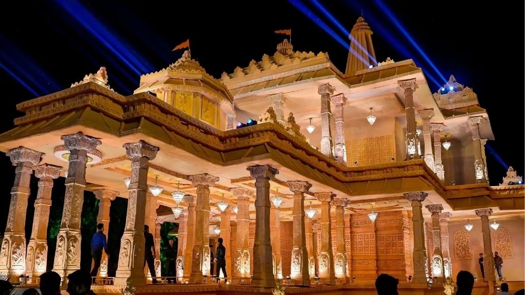 अयोध्या में पवित्र अनुष्ठान से पहले रामलला की आंखों पर डाली जाएगी पट्टी, 