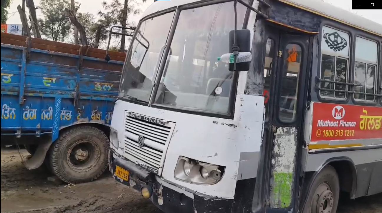 जालंधर मे सरकारी बस के चपेट में आया बच्चा, 