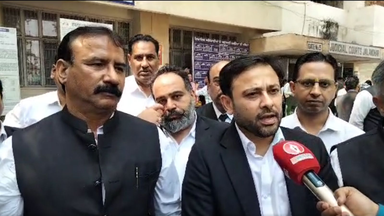 जालंधर में वकीलों ने मनोरंजन कालिया के घर पर हुए हमले की निंदा की, 