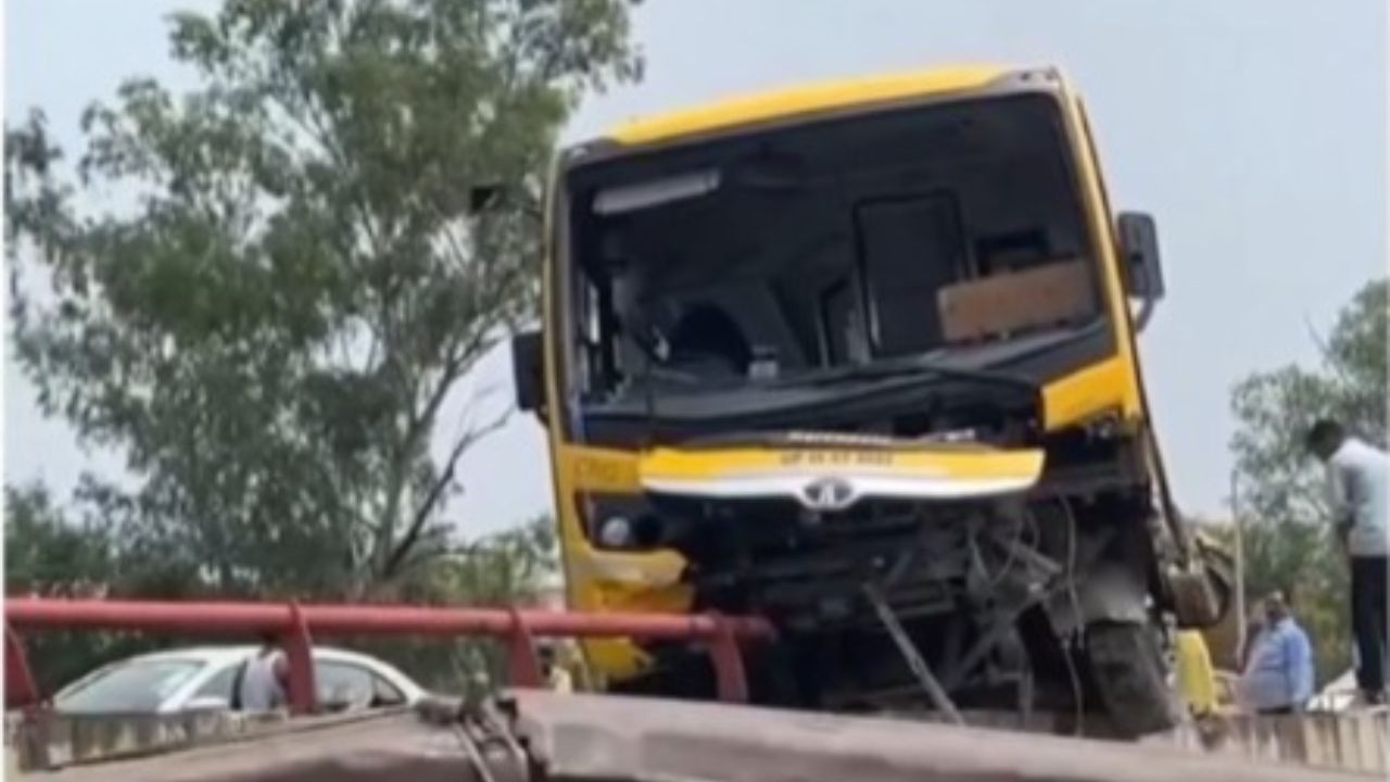नोएडा में स्कूली बस का एक्सीडेंट