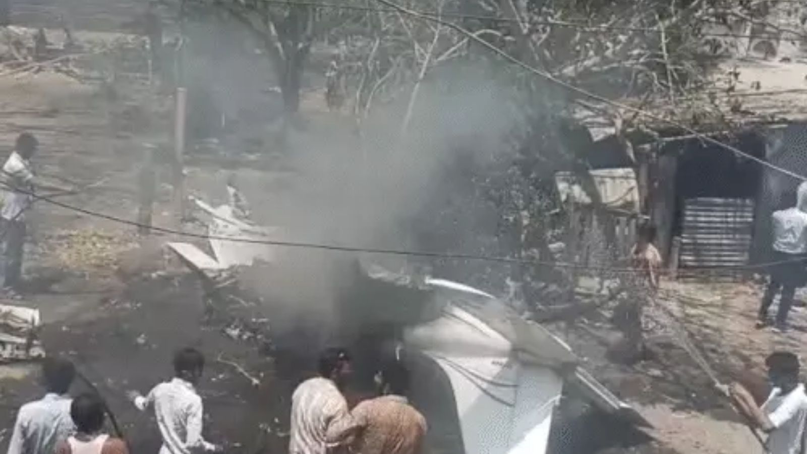 गुजरात में प्लेन क्रैश, 