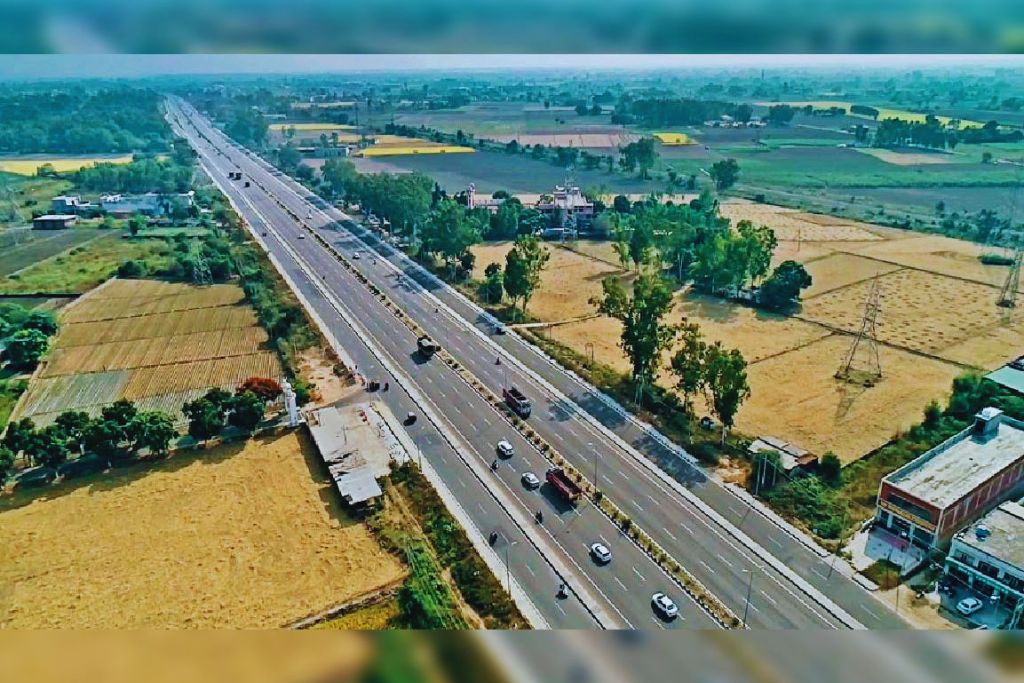 जमीने अधिग्रहण के बाद भी किसान नहीं छोड़ रहे कब्जा 