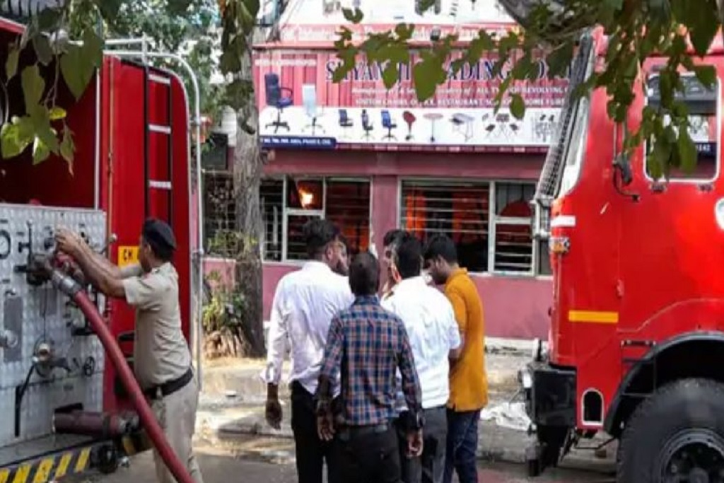 चंडीगढ़ की एक फैक्ट्री में लगी भीषण आग...