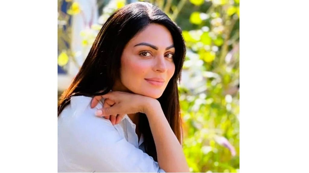 अमृतसर कोर्ट पहुंची पंजाबी एक्ट्रेस Neeru Bajwa, 