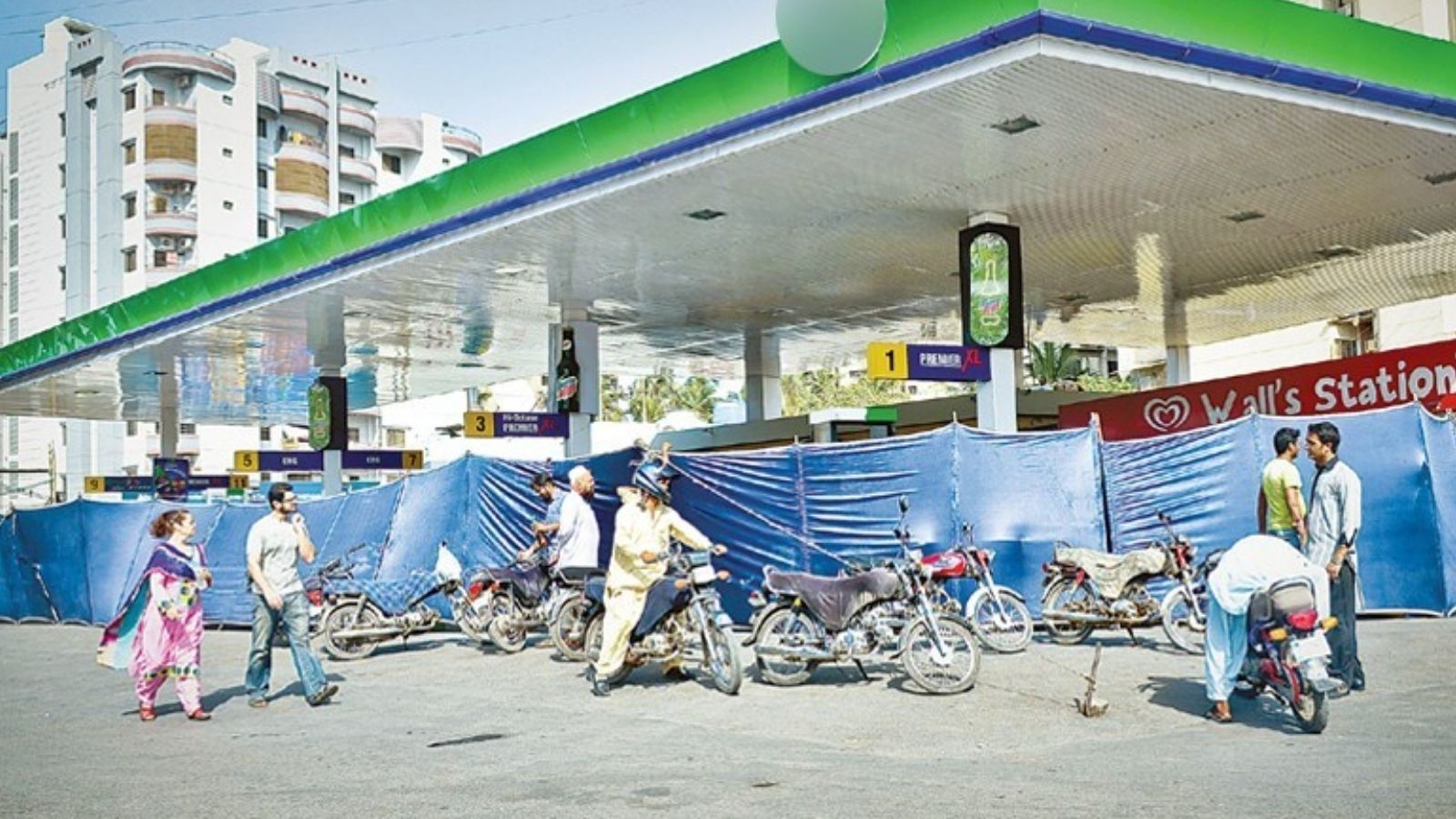 पाकिस्तान की राजधानी इस्लामाबाद में 2 दिन के लिए पेट्रोल पंप बंद, 