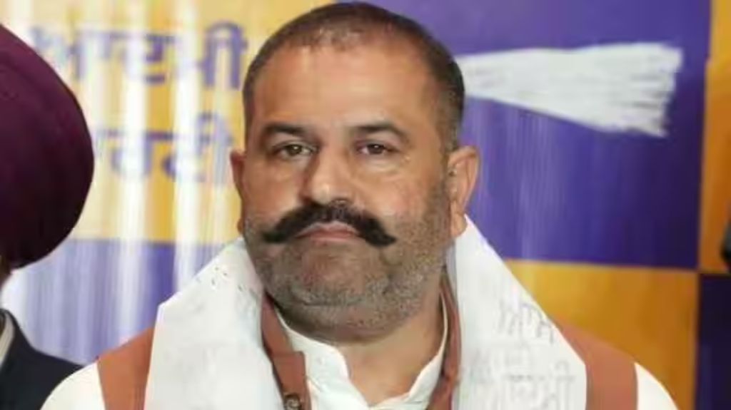 भाजपा में जाने की चर्चाओं के बीच अयोध्या पहुंचे सुशील रिंकू,