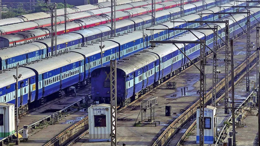 रेलवे ने तीन महीने के लिए रद्द की ये 62 ट्रेनें,