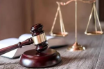 SC/ST एक्ट केस में हाईकोर्ट की बड़ी टिप्पणी, स्टाफरूम में जातिसूचक शब्द कहना अपराध नहीं