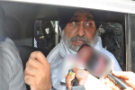 सुखबीर बादल को पुलिस ने लिया हिरासत में, 