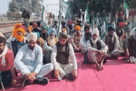 अमृतसर में भी रेलवे ट्रैक से किसानों ने हटाया धरना, 