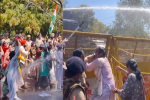 विधानसभा कूच करने जा रहे कांग्रेसी नेताओं पर पुलिस ने चलाई पानी की बौछार, 