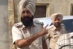 Raid करने गई पुलिस के साथ धक्का-मुक्की, वर्दी भी फाड़ी