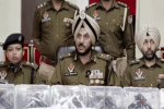  अमृतसर पुलिस ने हथियारों की तस्करी करने वाले गैंग के 7 मैंबरों को पकड़ा,