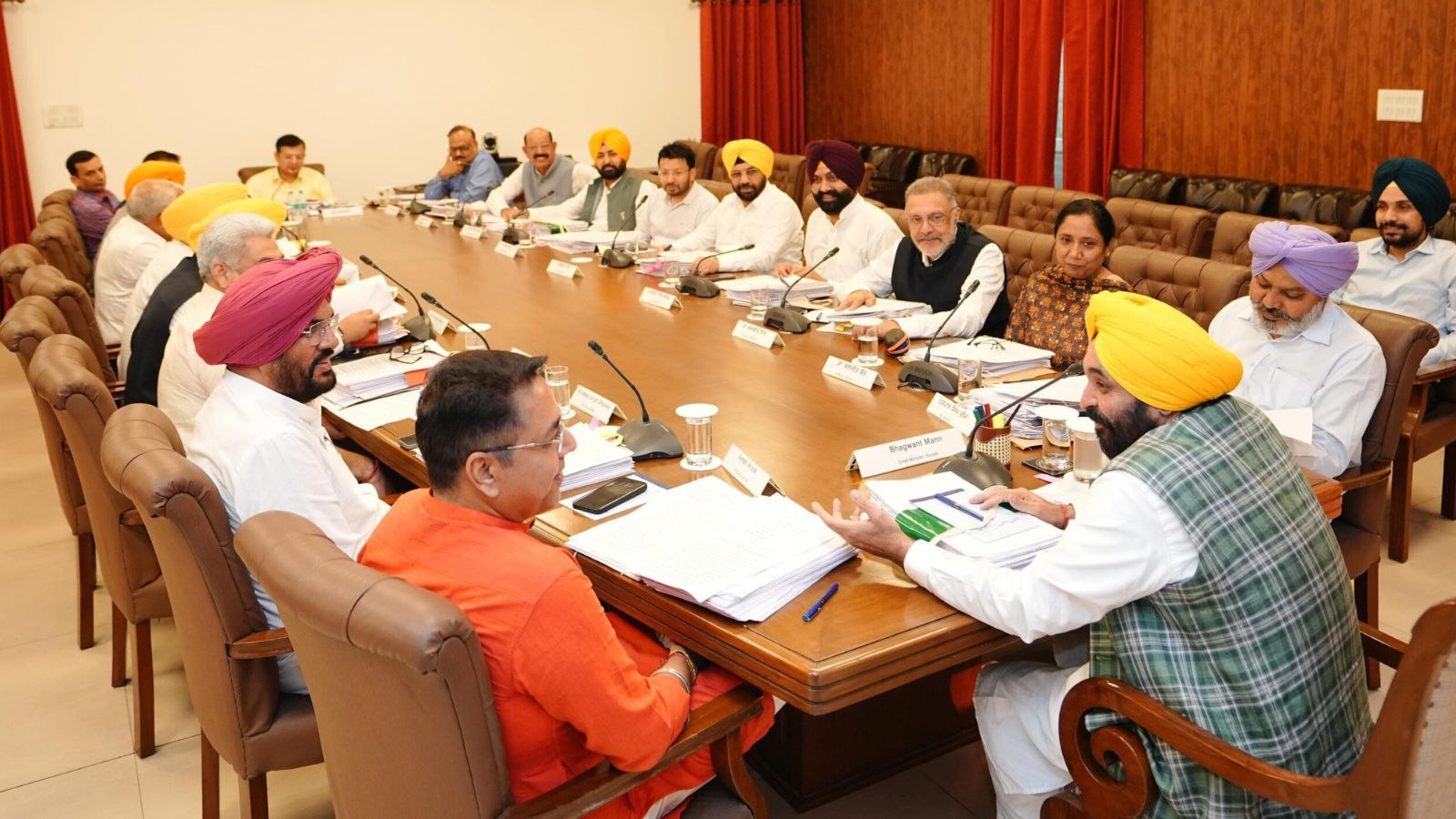 Many big decisions were taken in the important meeting of the Punjab Cabinet.