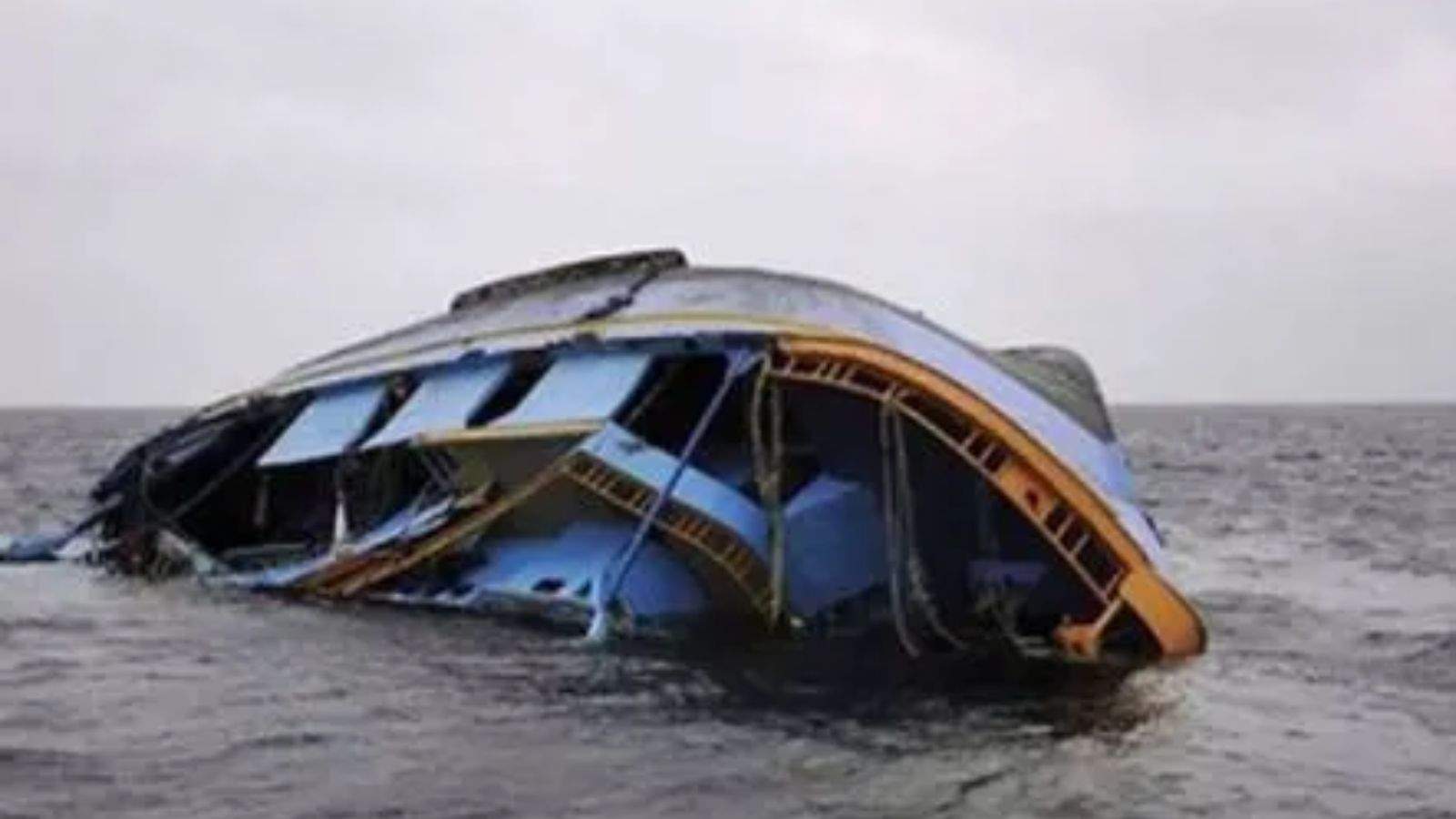 Tragic accident in UP, boat carrying 22 people capsizes