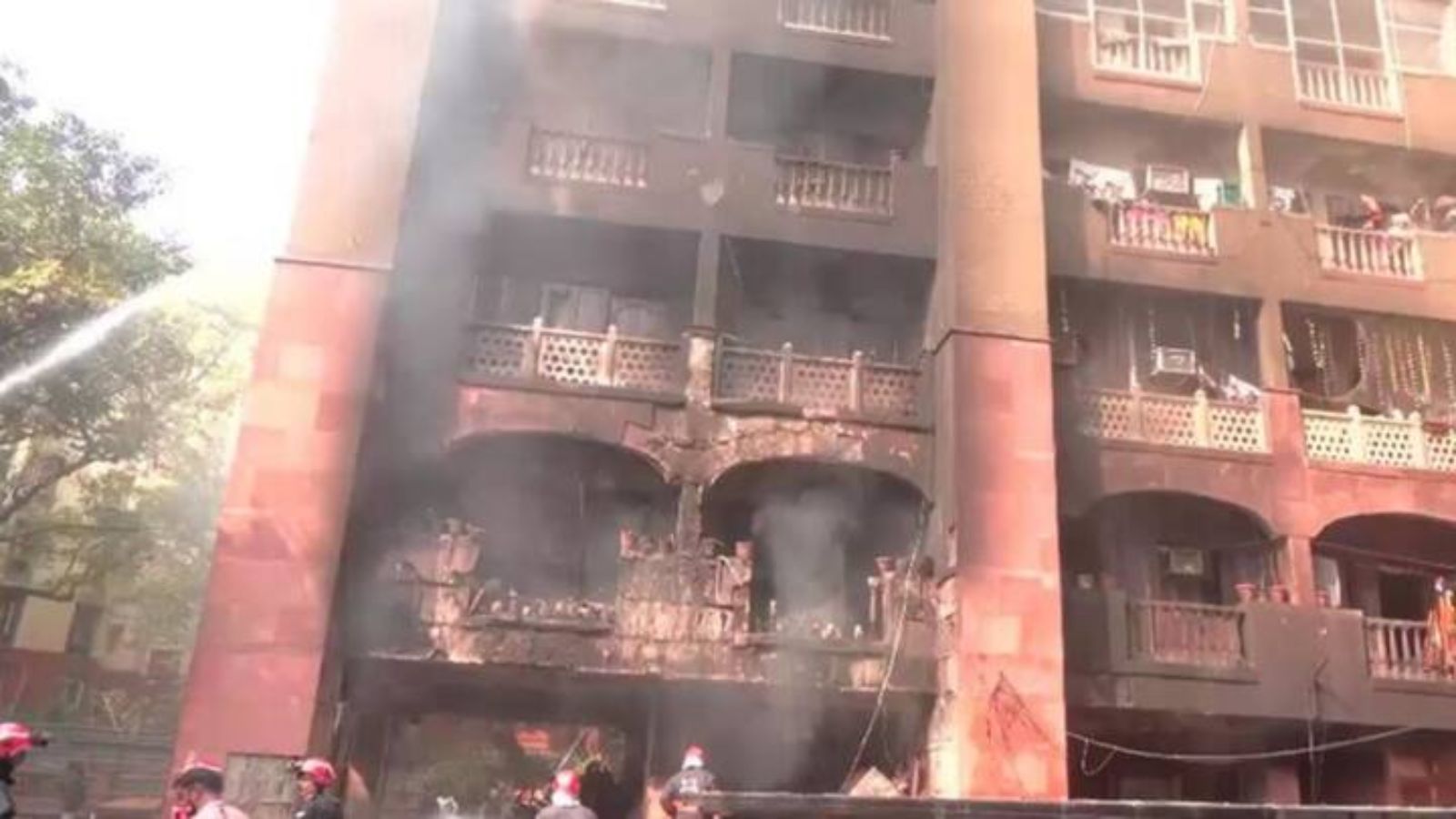 A massive fire broke out in the flats of MPs in Delhi.