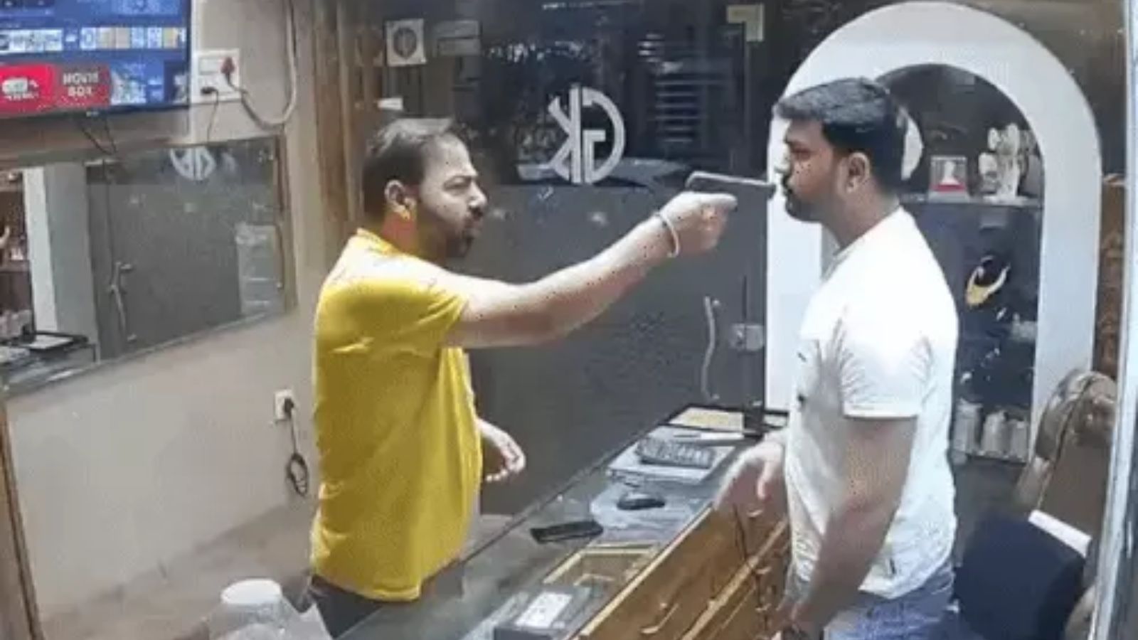 Chaos erupts in Amritsar over money transactions