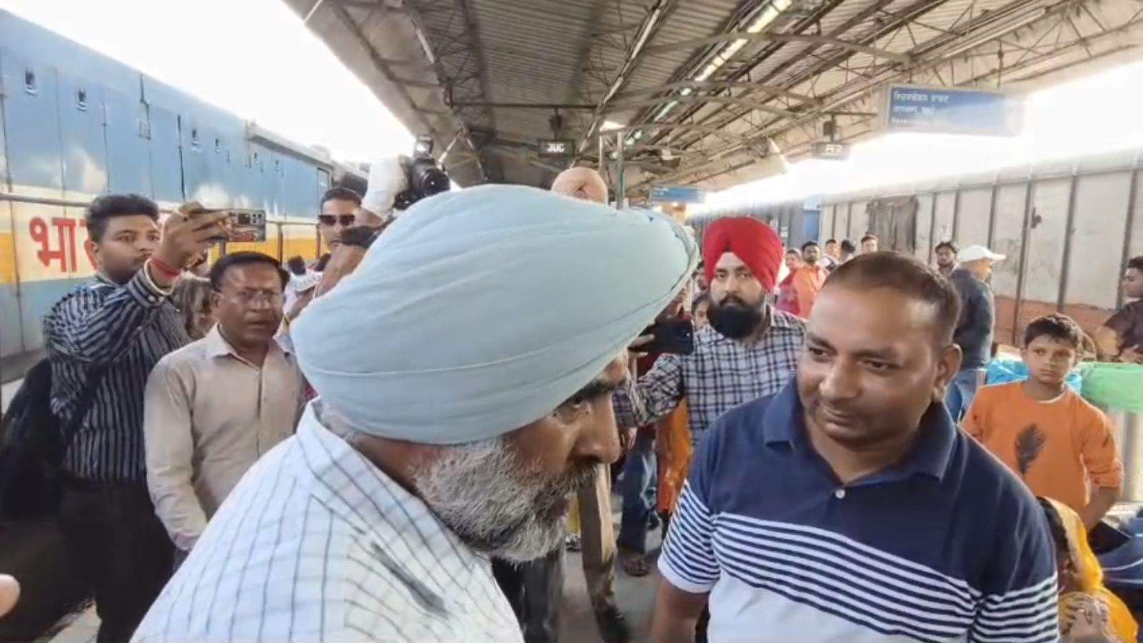 MLA Pargat Singh reached Jalandhar railway station to inquire about the condition of passengers