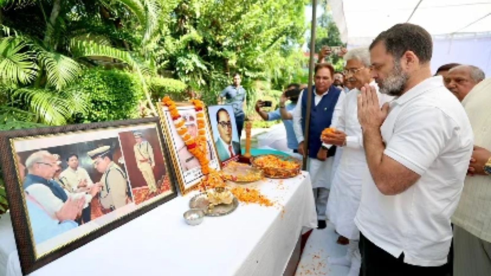 Rahul Gandhi reached to meet the victim's family in IPS Puran Kumar case