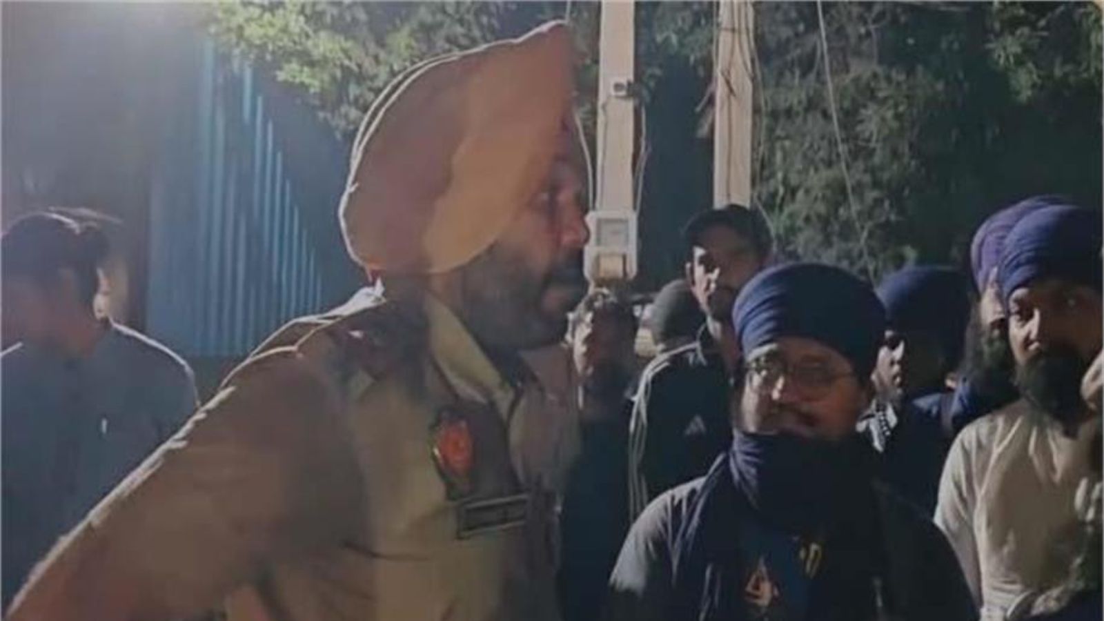 A heated argument broke out between the SHO and the Nihangs in Jalandhar