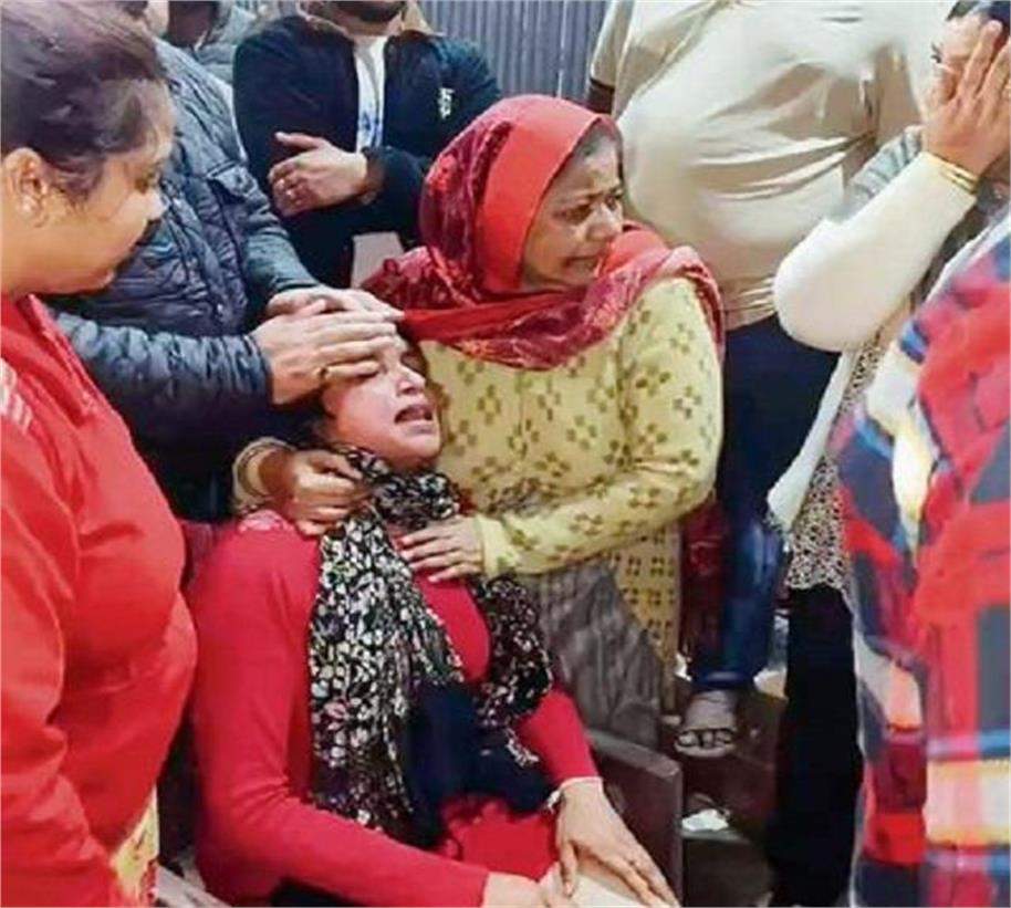 Punjab Cabinet Minister Mohinder Bhagat announced a permanent government job and financial aid for the mother of the 13-year-old murder victim in Jalandhar. The victim's brother was also transferred to Jalandhar to support the grieving family