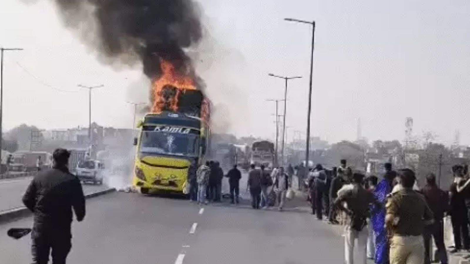 A bus carrying 40 passengers caught fire in Kanpur, burning due to a short circuit.