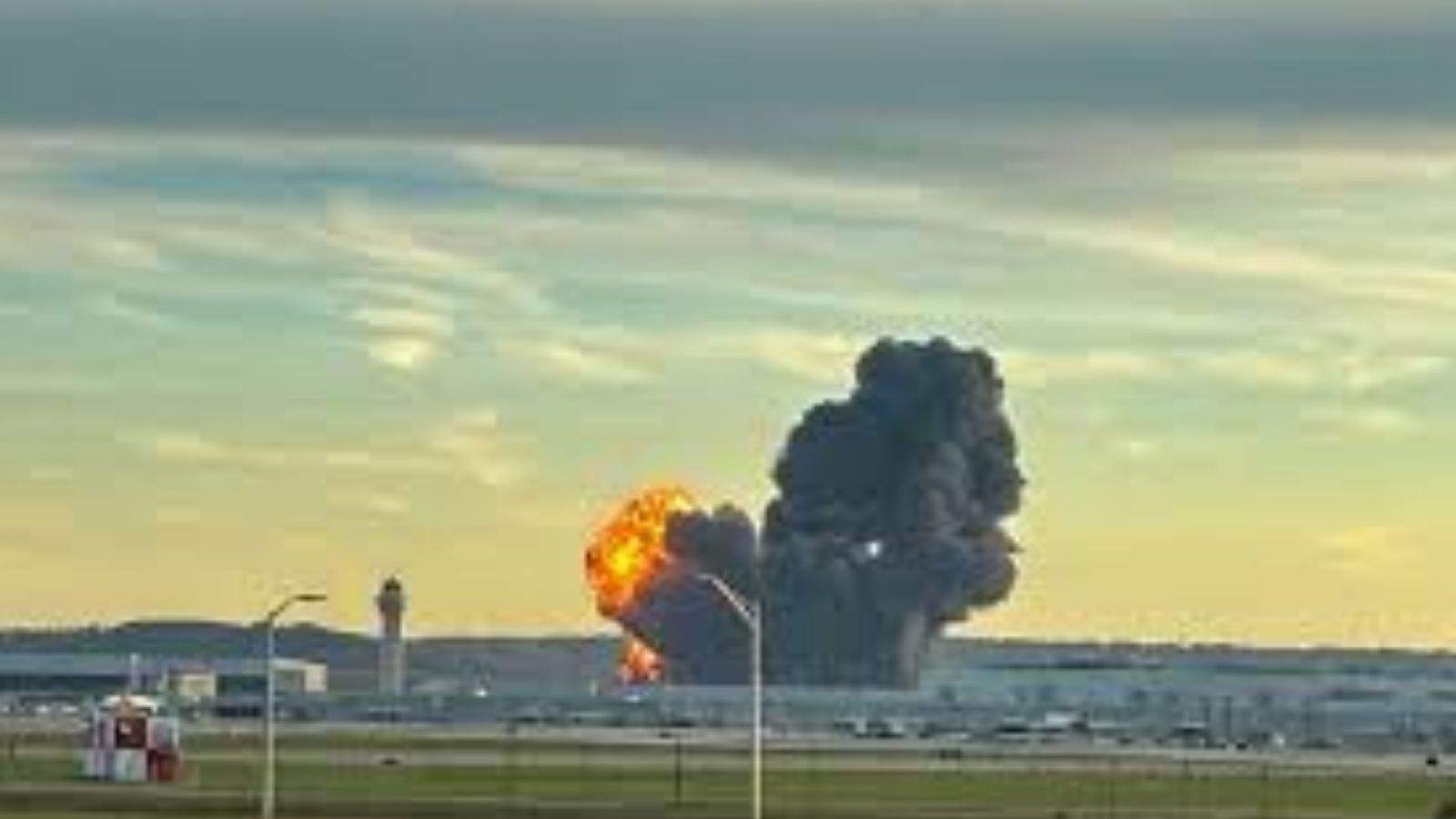 Major plane crash in Kentucky: Plane erupts in flames during takeoff, seven dead and several injured