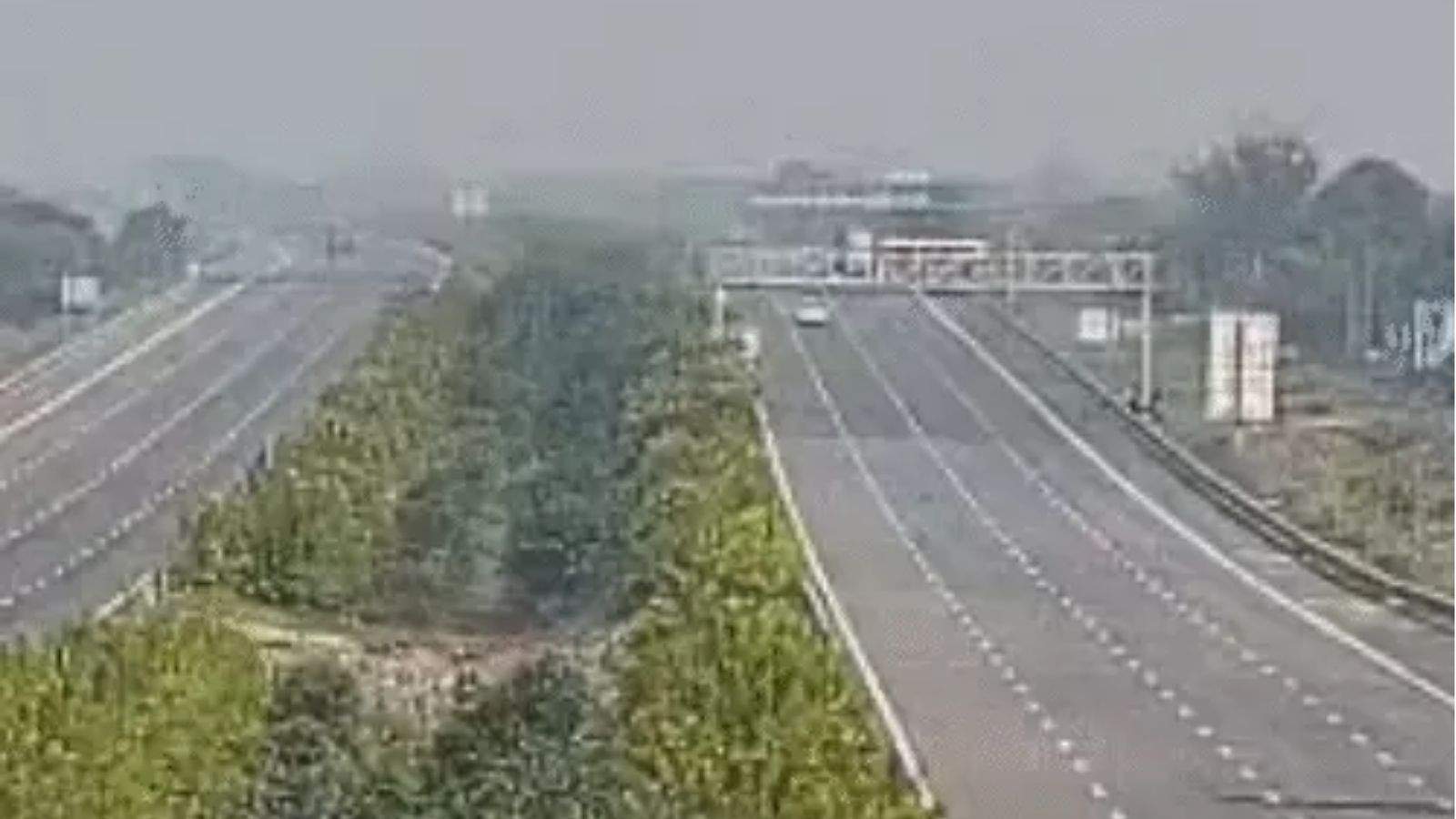 Container tyre bursts on Delhi-Mumbai Expressway, blasts into pole; watch video