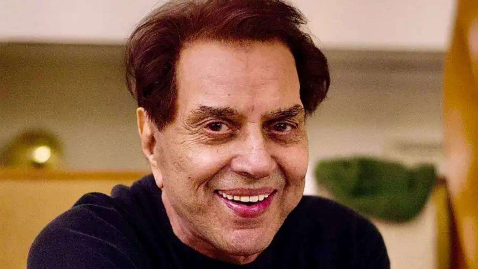 Veteran Bollywood actor Dharmendra passes away at the age of 89