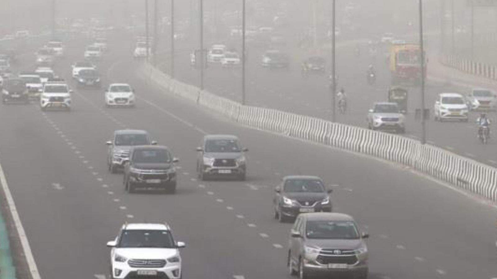 Delhi's air becomes deadly, AQI near 500
