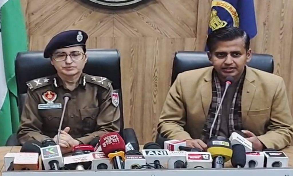 Jalandhar bomb threat update, KMV School Jalandhar, DC Himanshu Aggarwal, CP Dhanpreet Kaur, Jalandhar school threat investigation, cyber cell probe, school holiday Jalandhar